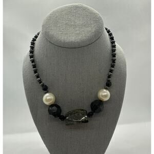 Vintage‎ Fashion Choker Necklace Black Faux Pearl Beads Dazzling Center Stone